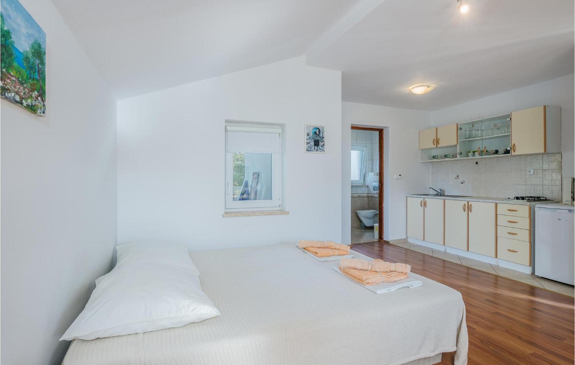 Cozy Apartment In Malinska Dubasnica With Wifi Экстерьер фото