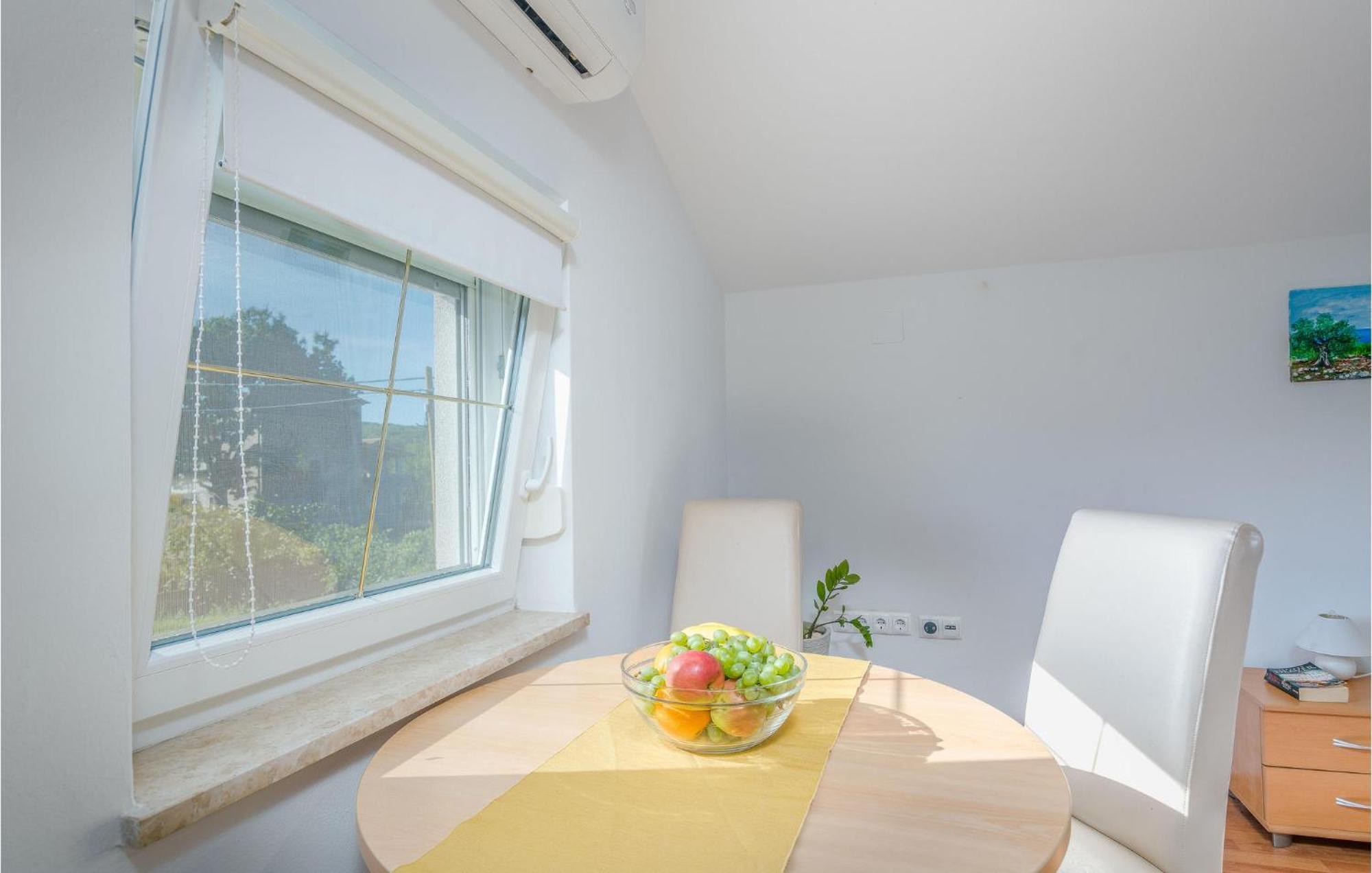 Cozy Apartment In Malinska Dubasnica With Wifi Экстерьер фото