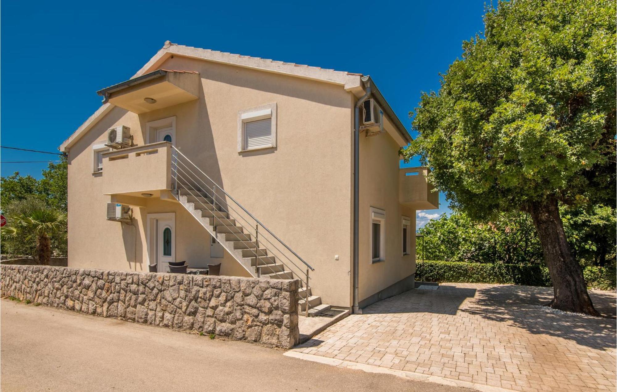Cozy Apartment In Malinska Dubasnica With Wifi Экстерьер фото