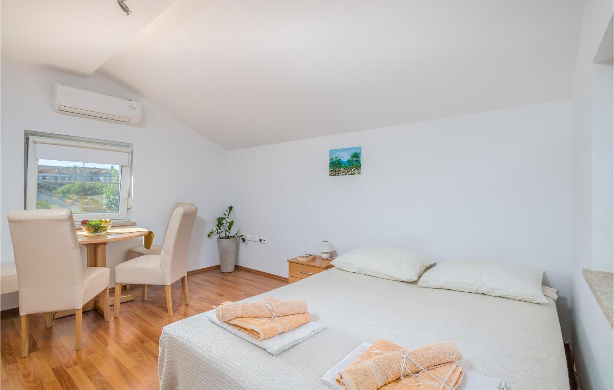 Cozy Apartment In Malinska Dubasnica With Wifi Экстерьер фото