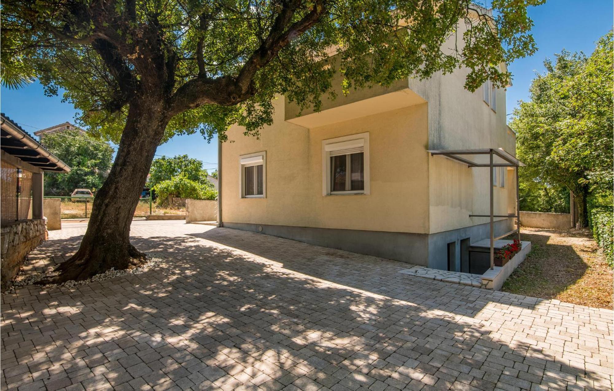 Cozy Apartment In Malinska Dubasnica With Wifi Экстерьер фото