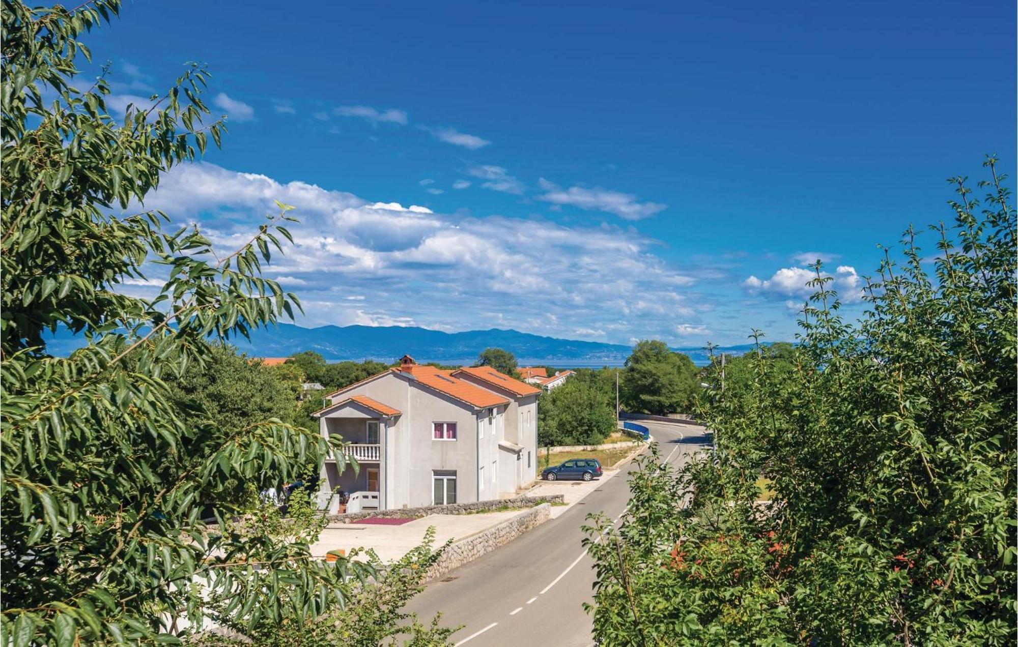 Cozy Apartment In Malinska Dubasnica With Wifi Экстерьер фото